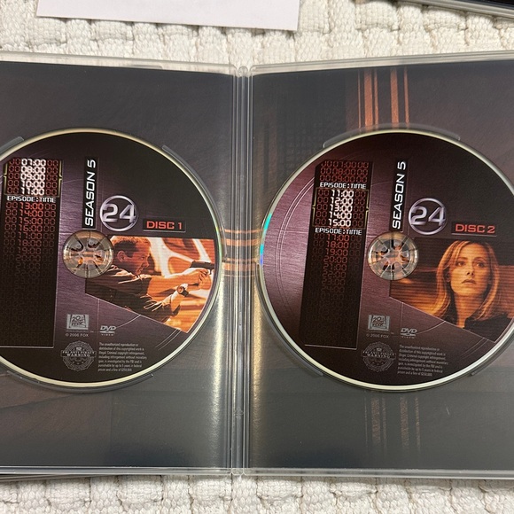 24 Season 5: 7 DVD Collector’s Edition Box Set + Sealed Bonus Disc - Picture 10 of 14